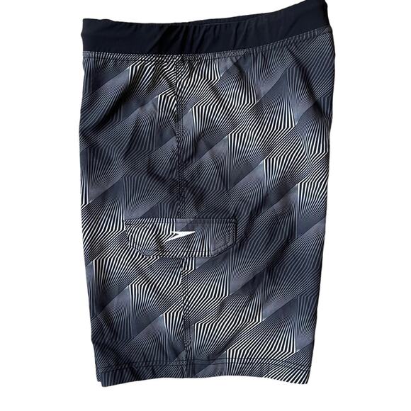 SPEEDO Crosswise Board Shorts Swim Trunks Men’s 34 Black White Geometric Print - Picture 2 of 7